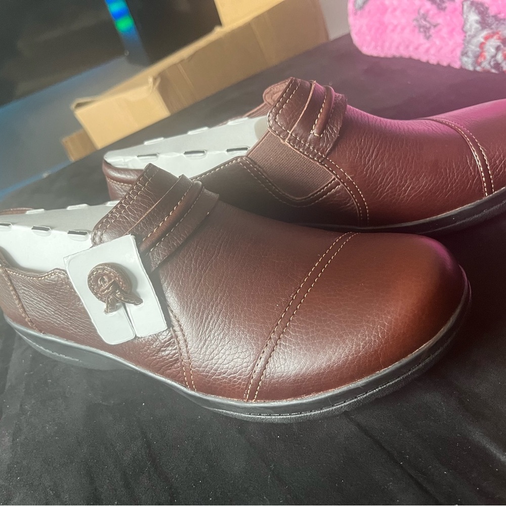 Clarks women’s shoes 8.5
